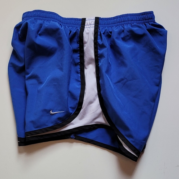 Nike running dri-fit shorts kids small @A8 - Picture 3 of 4